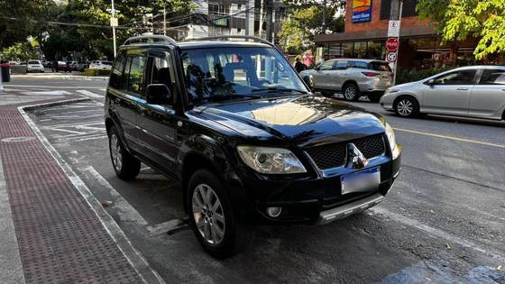 MITSUBISHI PAJERO TR4 2.0 4X4 16V 140CV FLEX 4P AUTOMÁTICO MITSUBISHI PAJERO TR4 2.0 4X4 16V 140CV FLEX 4P AUTOMÁTICO